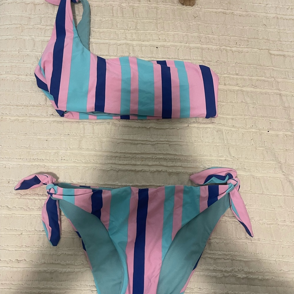 One shoulder , high leg bikini